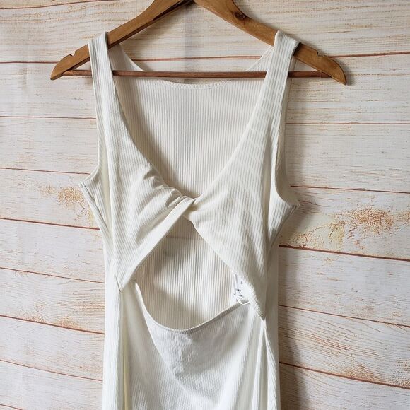 L Space Nico Ribbed Fabric Twisted Front Stretchy Midi Dress With Side Split - Picture 4 of 6